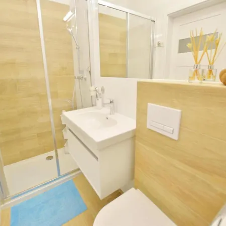 With Access To Sauna And Fitness דירה *
